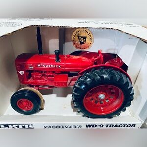 1989 ERTL McCormick WD-9 Antique Tractor 1:16 Diecast Model NRFB